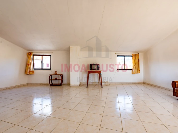 Moradia T5 para Venda em Benespera Foto 24