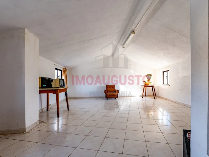 Moradia T5 para Venda em Benespera Foto 25