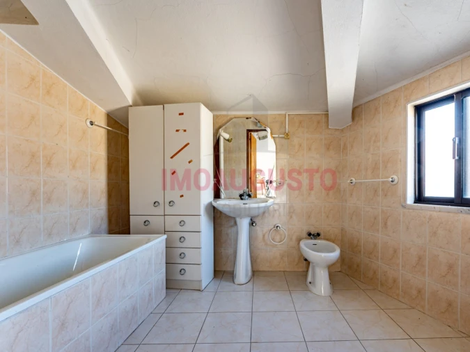 Moradia T5 para Venda em Benespera Foto 26