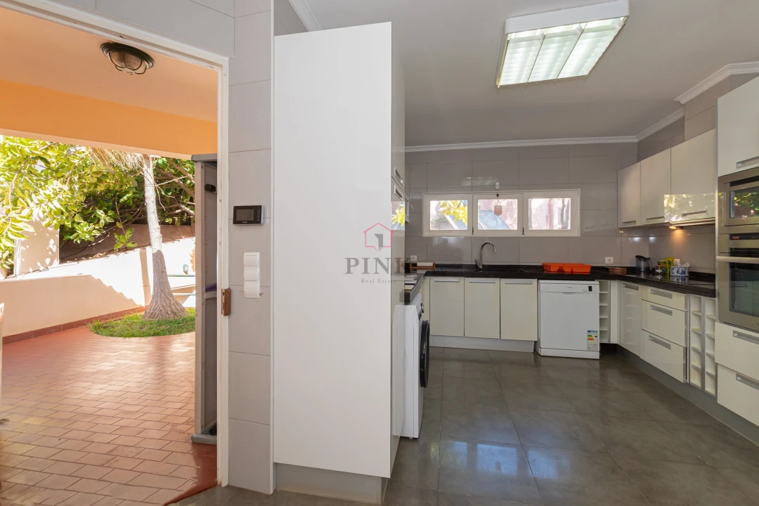 Moradia T3 para Venda em Caniçal Foto 38