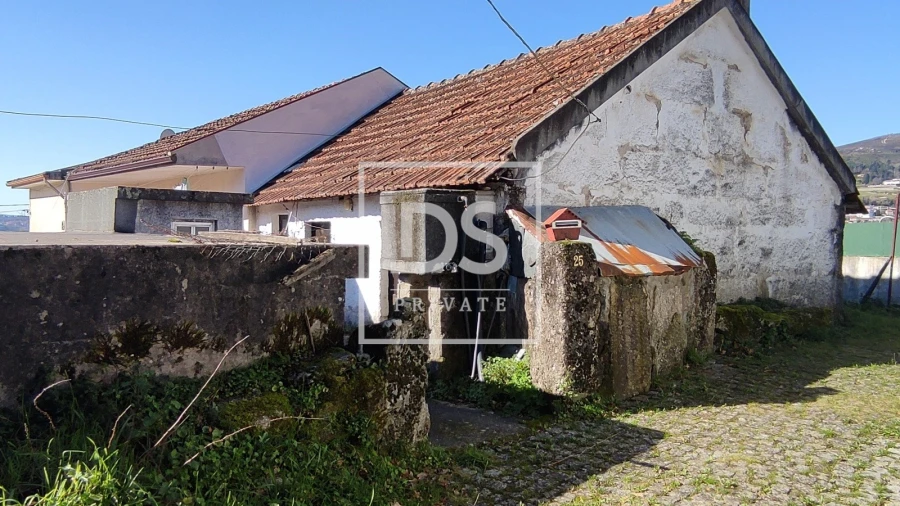 Moradia T1 para Venda em Campelo e Ovil Foto 1