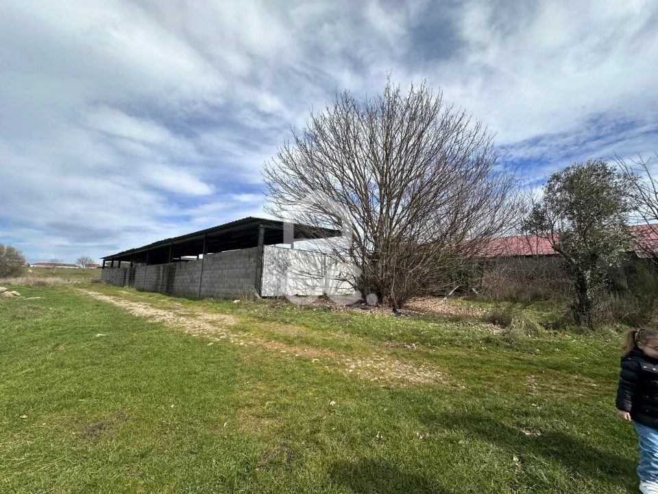 Armazém para Venda em Calvão e Soutelinho da Raia Foto 10