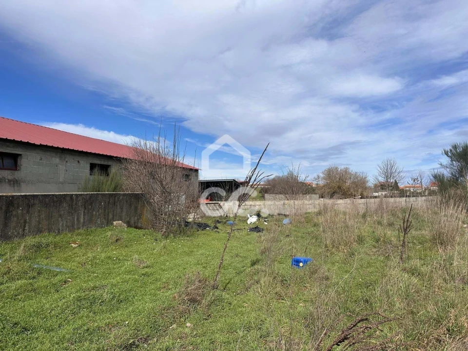 Armazém para Venda em Calvão e Soutelinho da Raia Foto 2