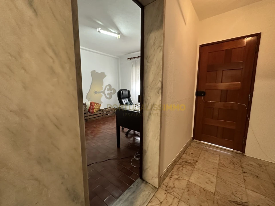 Moradia T5 para Venda em São João Baptista e Santa Maria dos Olivais Foto 13