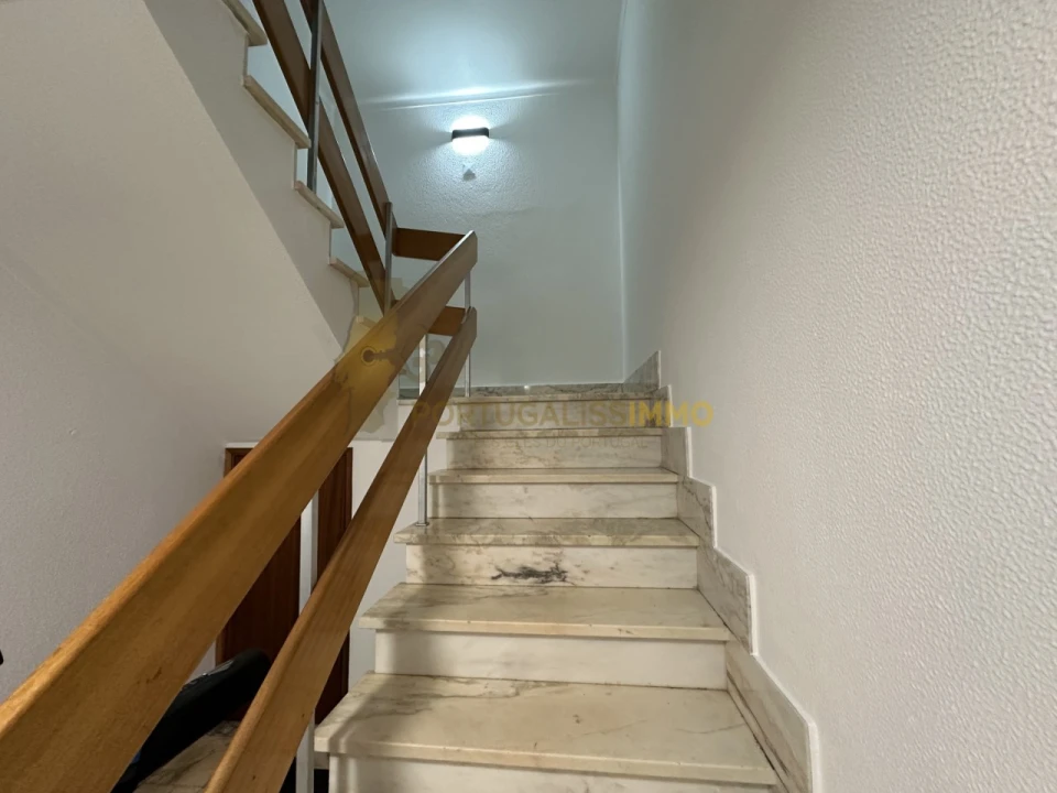 Moradia T5 para Venda em São João Baptista e Santa Maria dos Olivais Foto 19