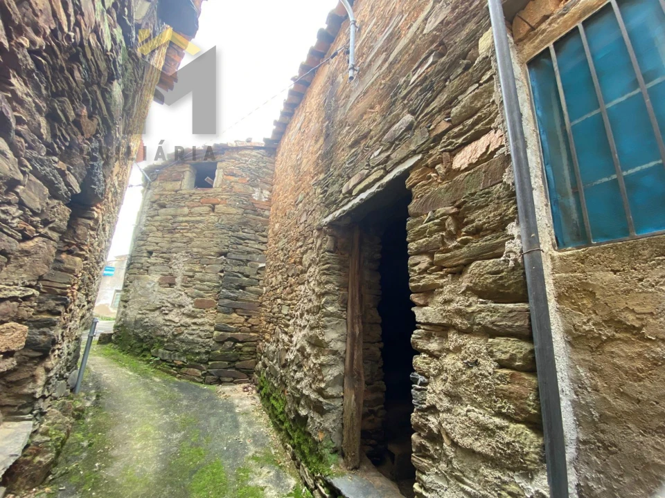 Moradia T0 para Venda em Sobreira Formosa e Alvito da Beira Foto 1