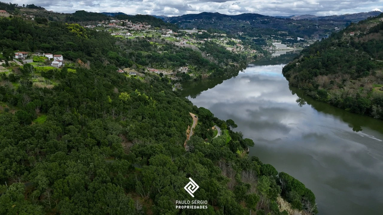 Terreno para Venda em Penhalonga e Paços de Gaiolo Foto 3