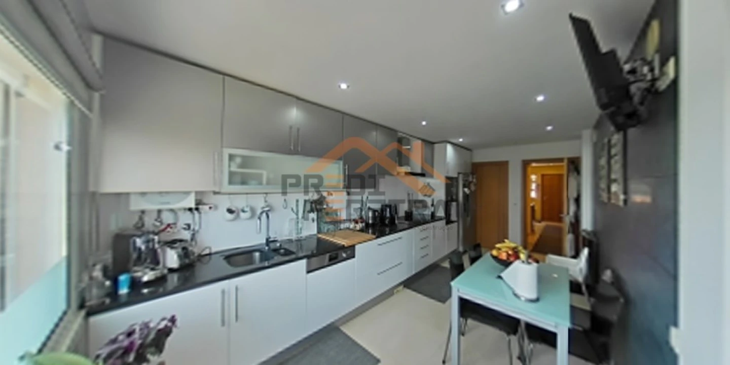 Moradia T4 para Venda em Ramada e Caneças Foto 3