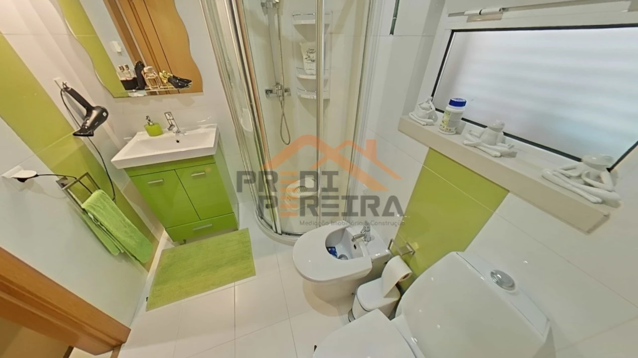 Moradia T4 para Venda em Ramada e Caneças Foto 18