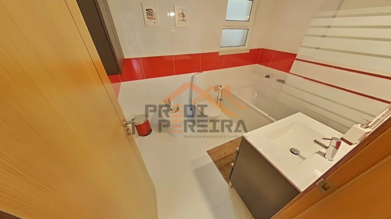 Moradia T4 para Venda em Ramada e Caneças Foto 30