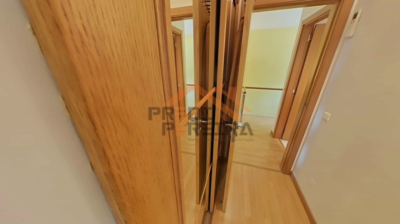 Moradia T4 para Venda em Ramada e Caneças Foto 43