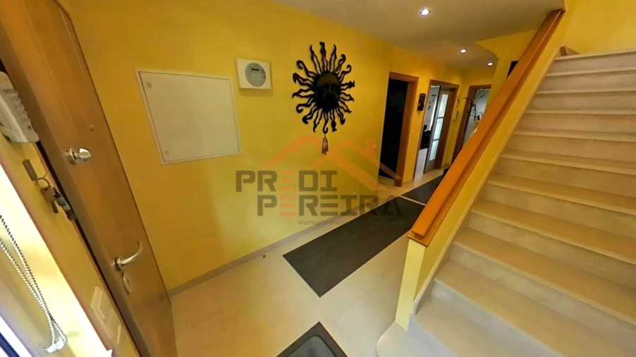 Moradia T4 para Venda em Ramada e Caneças Foto 24