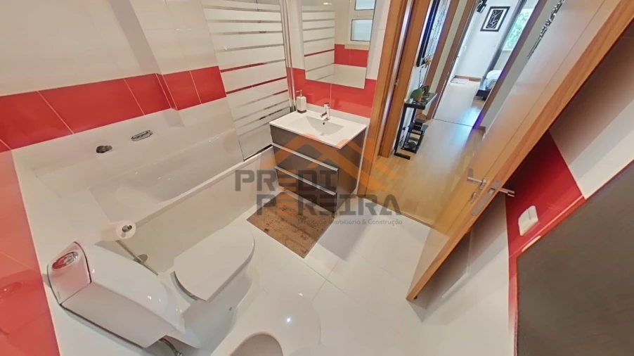 Moradia T4 para Venda em Ramada e Caneças Foto 29