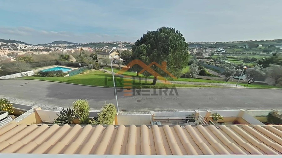 Moradia T4 para Venda em Ramada e Caneças