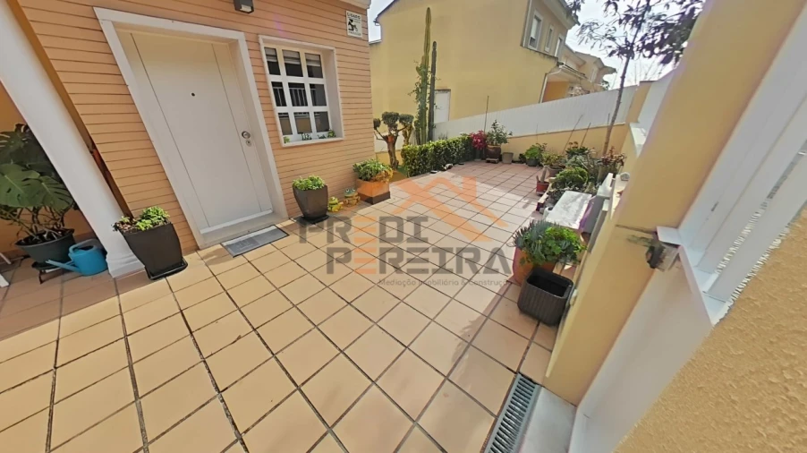 Moradia T4 para Venda em Ramada e Caneças Foto 51