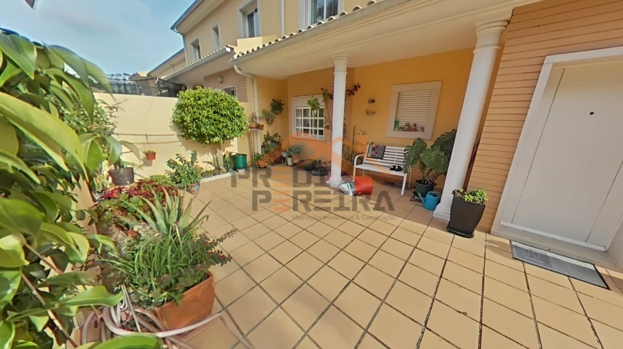 Moradia T4 para Venda em Ramada e Caneças Foto 52