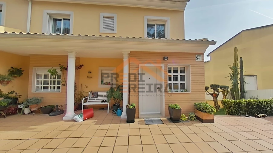 Moradia T4 para Venda em Ramada e Caneças Foto 55