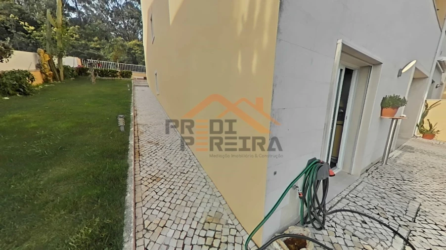 Moradia T4 para Venda em Ramada e Caneças Foto 57