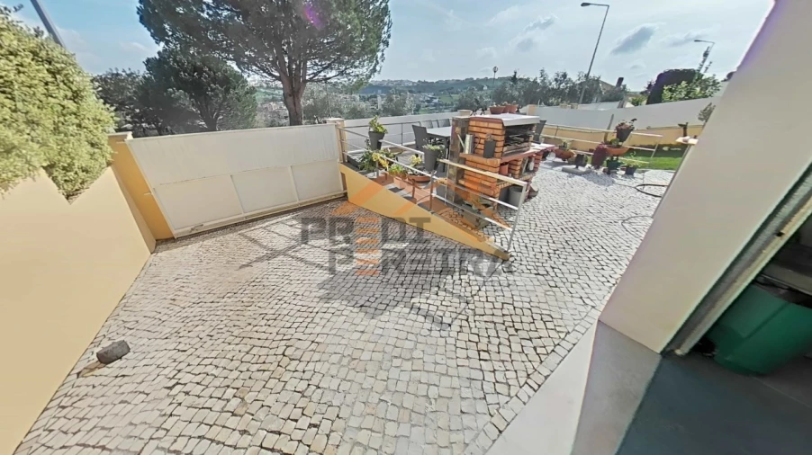 Moradia T4 para Venda em Ramada e Caneças Foto 2