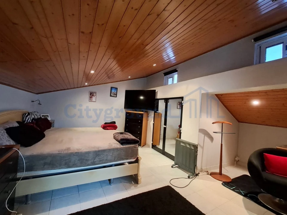 Moradia T4 para Venda em Peral Foto 19