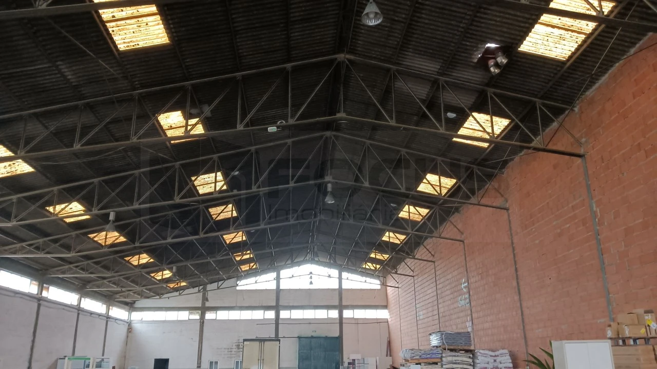 Armazém para Arrendamento em Oiã Foto 1