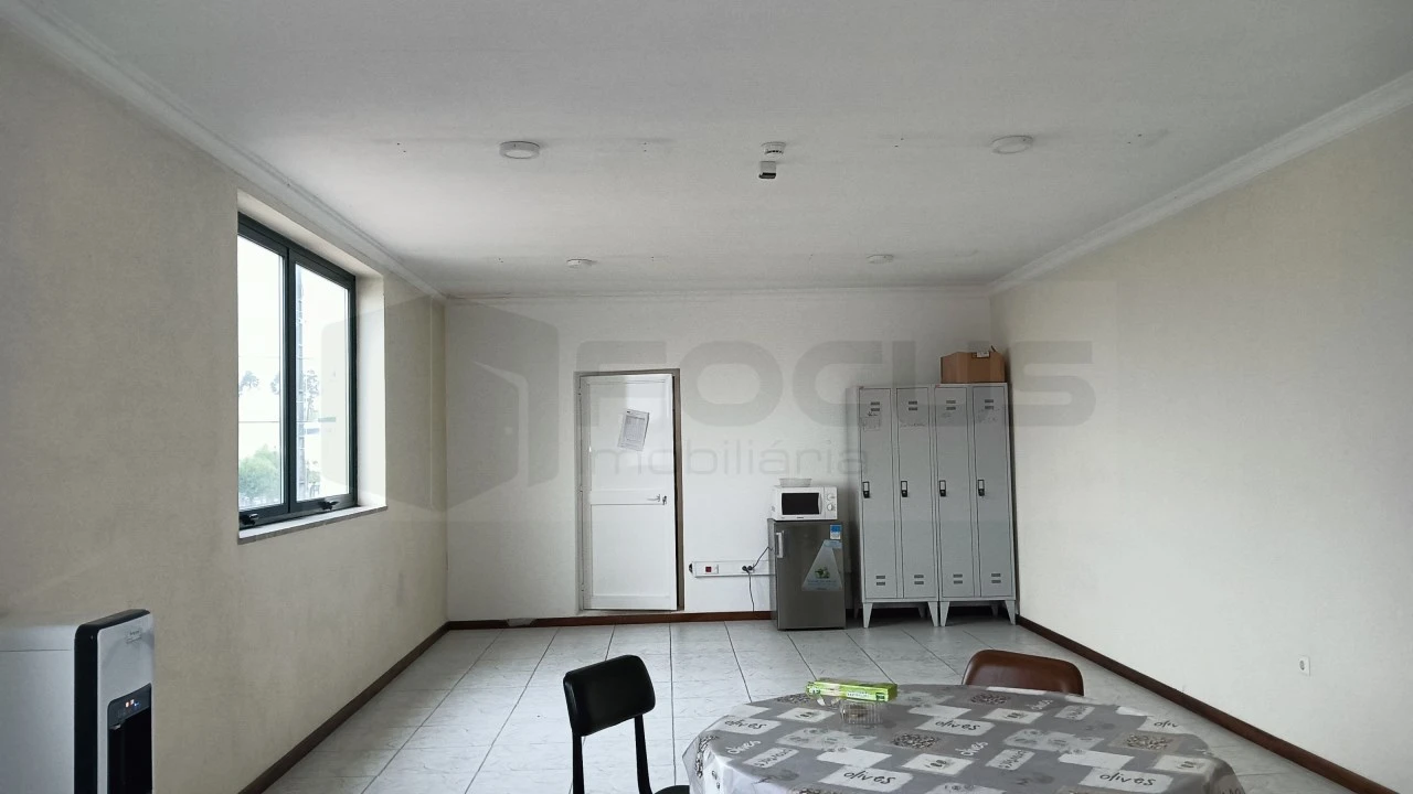 Armazém para Arrendamento em Oiã Foto 4