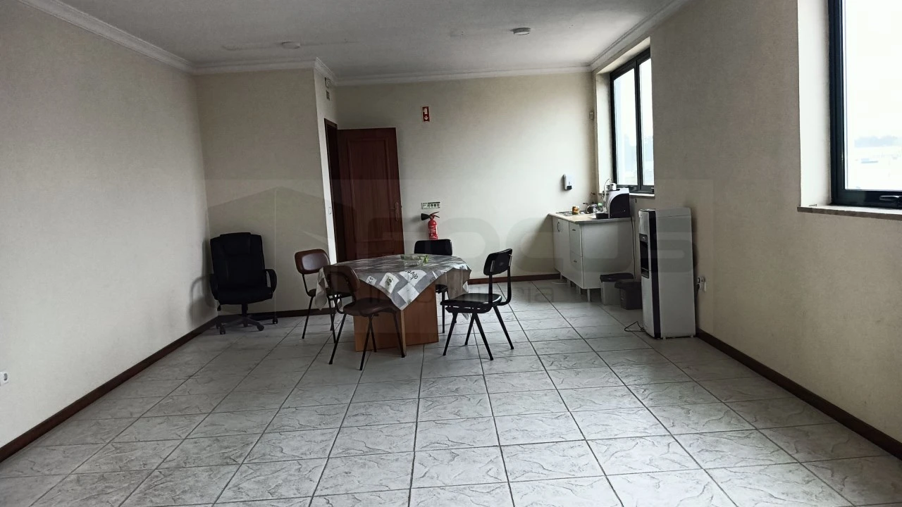 Armazém para Arrendamento em Oiã Foto 5