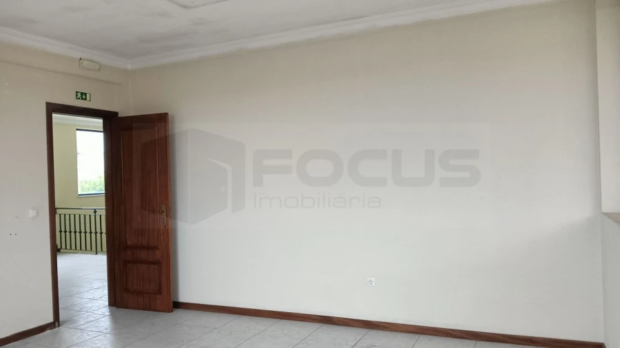 Armazém para Arrendamento em Oiã Foto 11