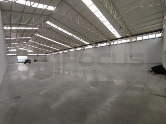 Armazém para Arrendamento em Oiã Foto 1