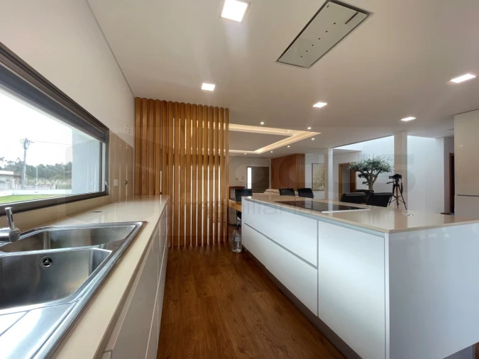 Moradia T3 para Venda em Palhaça Foto 2