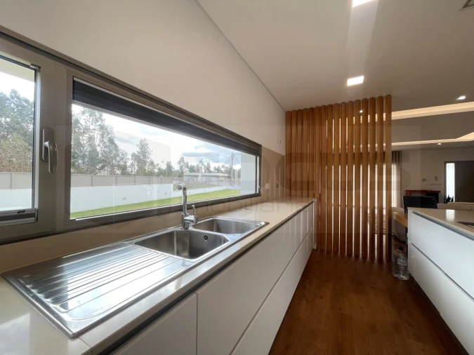 Moradia T3 para Venda em Palhaça Foto 11