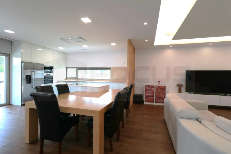 Moradia T3 para Venda em Palhaça Foto 13