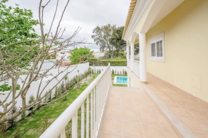 Moradia T4 para Venda em Corroios