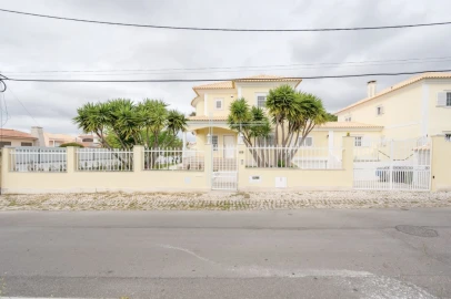 Moradia T4 para Venda em Corroios