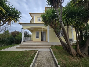 Moradia T4 para Venda em Corroios