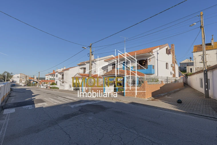 Moradia T6 para Venda em Mora Foto 4