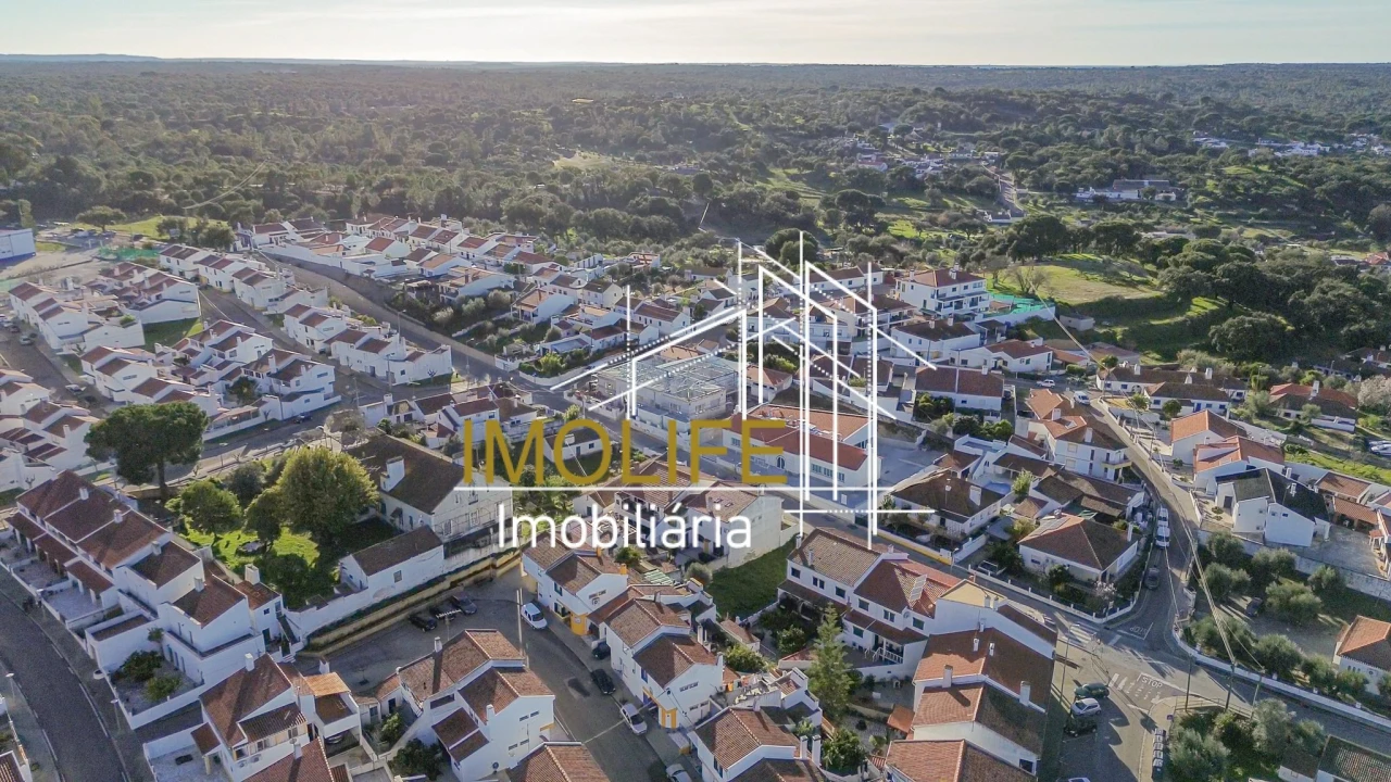 Moradia T6 para Venda em Mora Foto 1