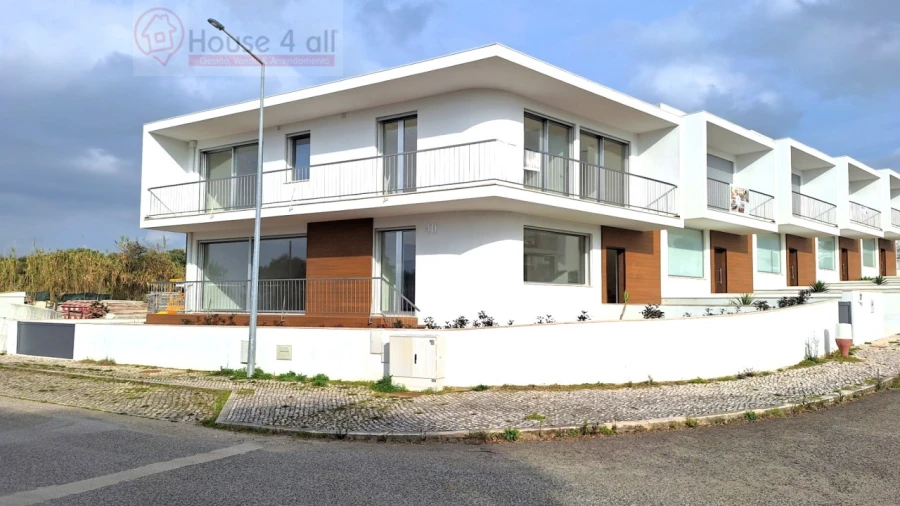 Moradia T4 para Venda em Nossa Senhora do Pópulo, Coto e São Gregório