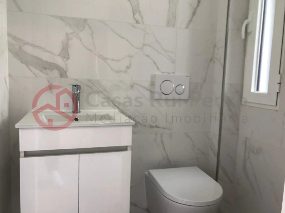 Moradia T3 para Venda em Corroios Foto 12