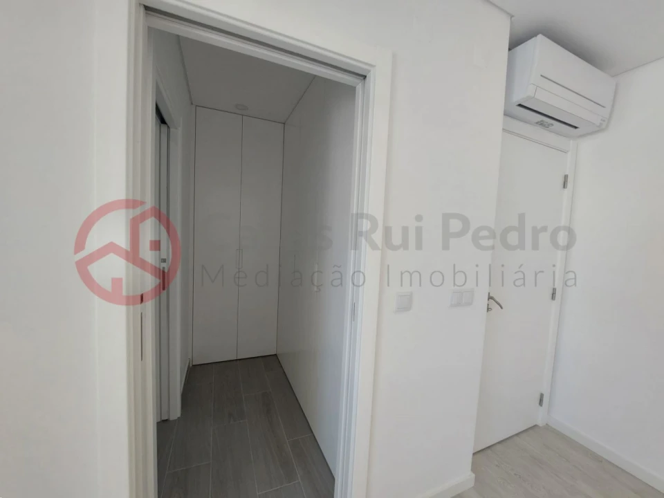 Moradia T3 para Venda em Corroios Foto 14