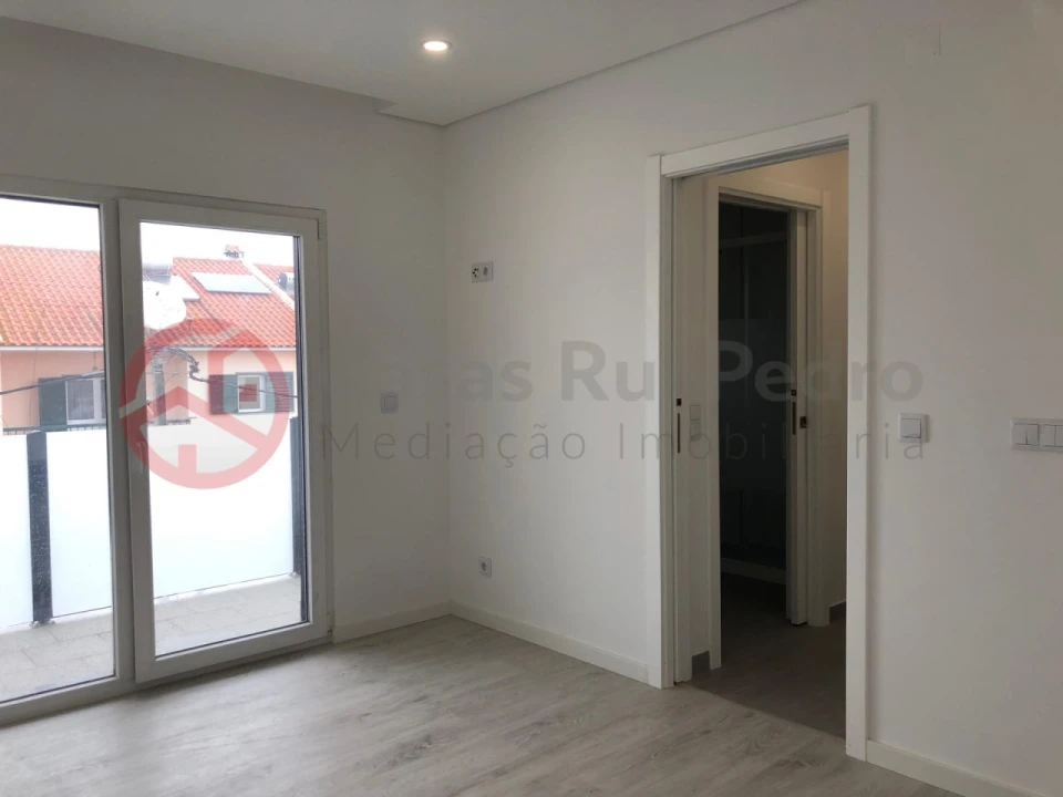 Moradia T3 para Venda em Corroios Foto 15