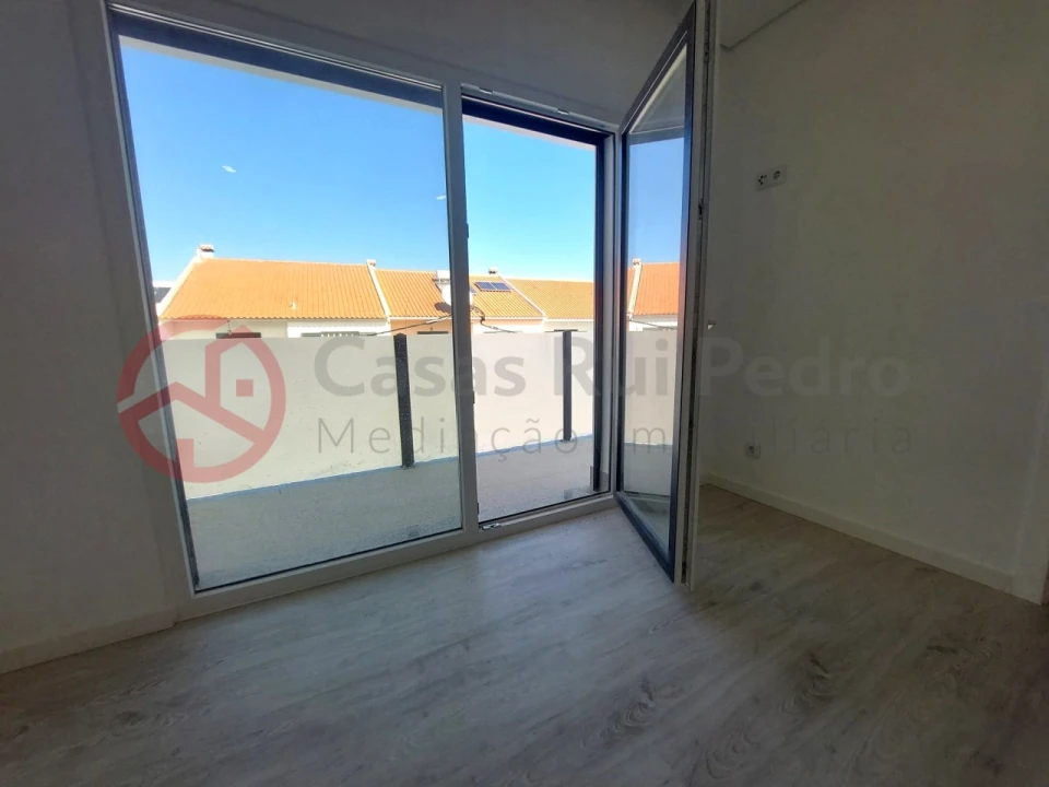 Moradia T3 para Venda em Corroios Foto 18