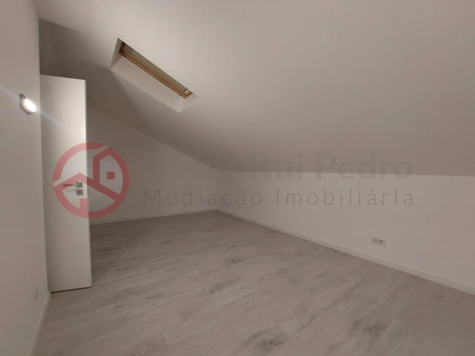 Moradia T3 para Venda em Corroios Foto 27