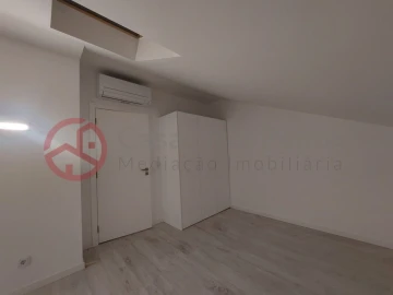 Moradia T3 para Venda em Corroios