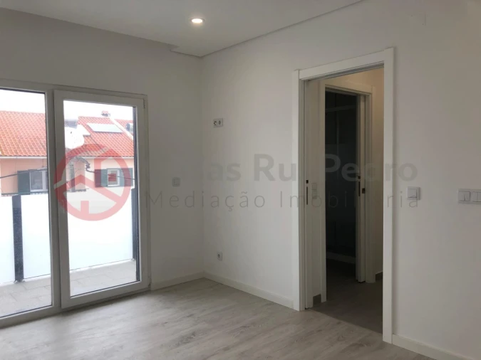 Moradia T3 para Venda em Corroios Foto 15