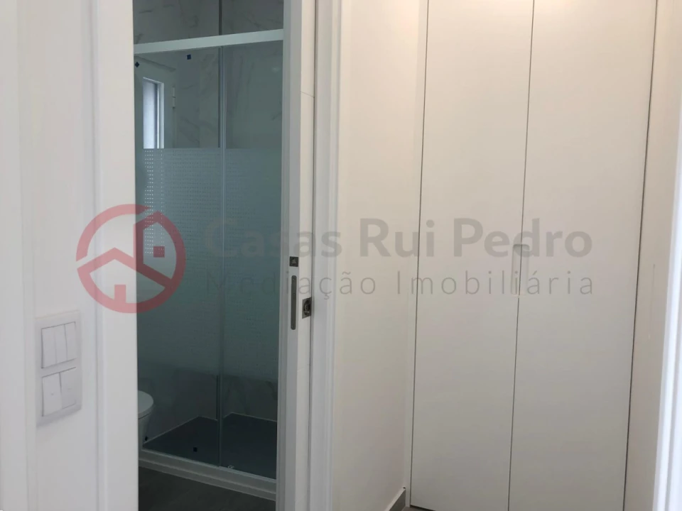 Moradia T3 para Venda em Corroios Foto 11