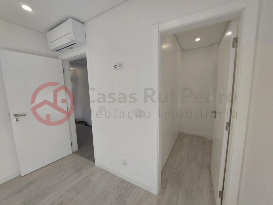Moradia T3 para Venda em Corroios Foto 14