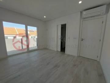 Moradia T3 para Venda em Corroios