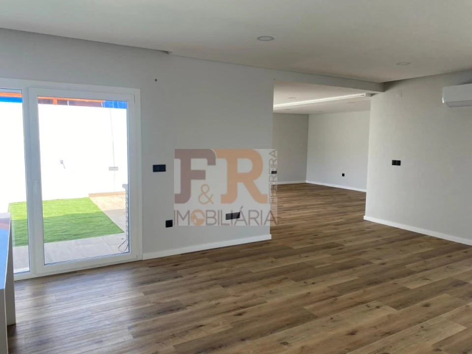 Moradia T3 para Venda em Fernao Ferro Foto 4