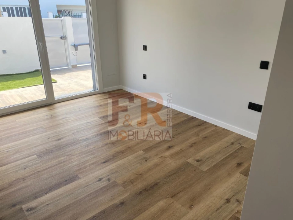 Moradia T3 para Venda em Fernao Ferro Foto 17